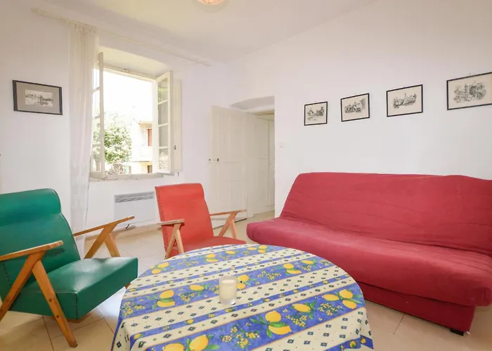 1 Bedroom Lovely In Apartment