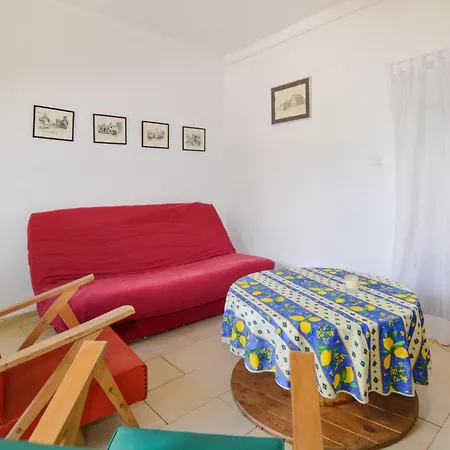 1 Bedroom Lovely In Apartament *