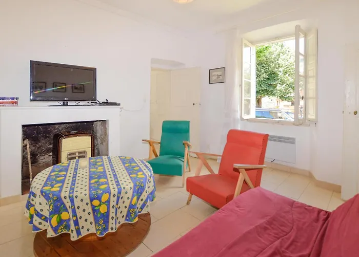 Apartment 1 Bedroom Lovely In *