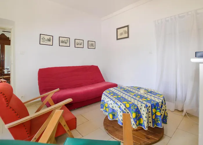 1 Bedroom Lovely In Appartement *